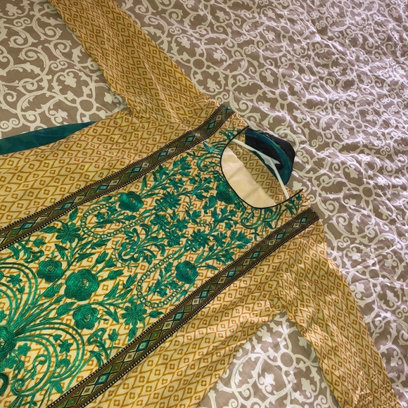 Pakistani suit - Picture 3 of 4